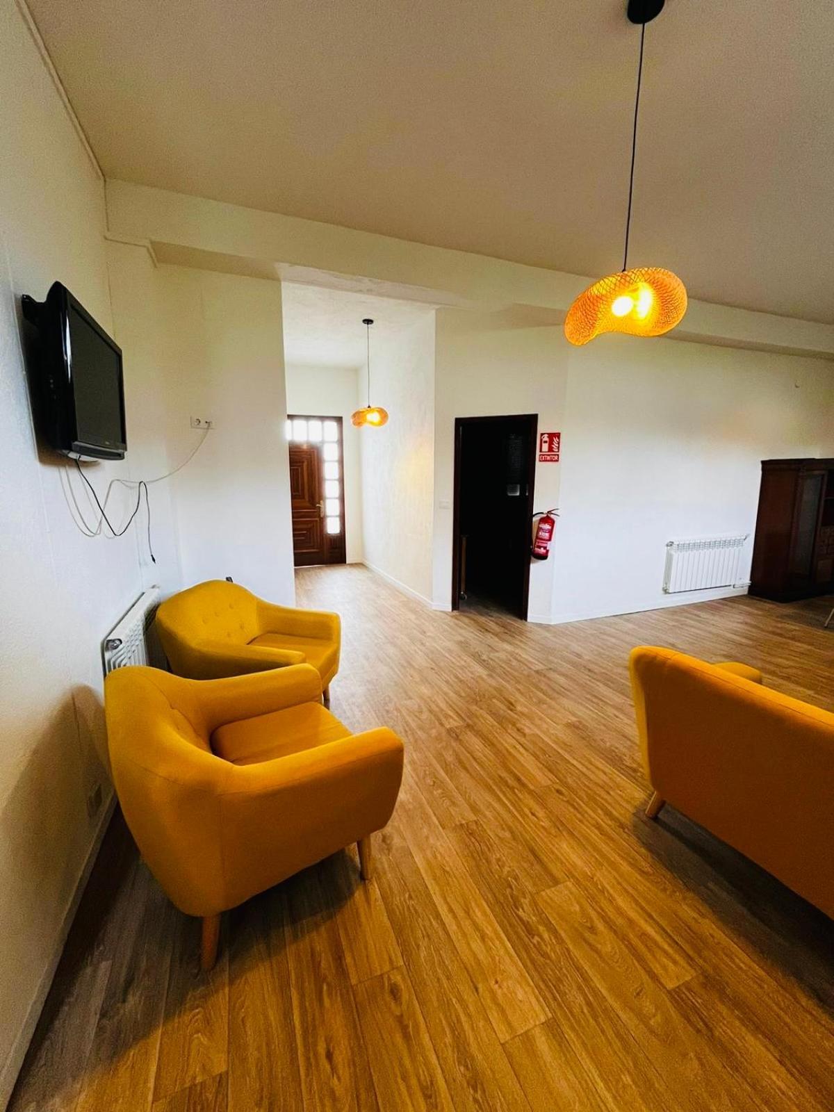 Casa Grande Do Costureiro-Para Grupos En Portomarin Con Terraza Y Vistas מראה חיצוני תמונה